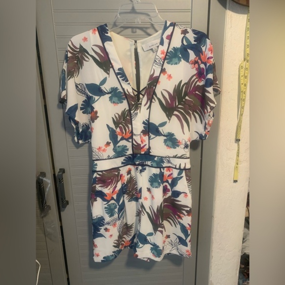 Adelyn Rae Tropical Floral Leaf Romper Size Small NWOT